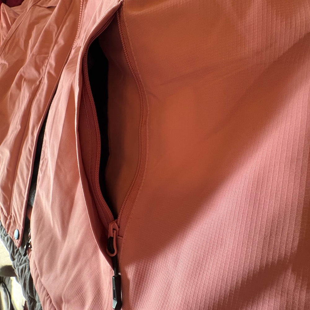 Woman’s winter coat - Picture 7 of 16